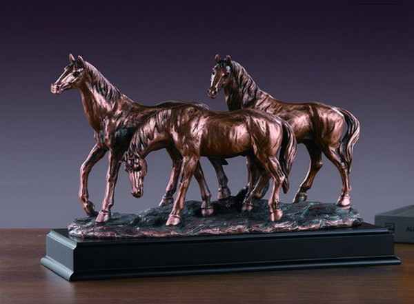 Three exquisite horses sculpture depicts them grazing on the plains